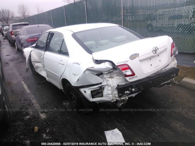 4T1BK3EK1BU611144 - 2011 TOYOTA CAMRY SE/LE/XLE WHITE photo 2