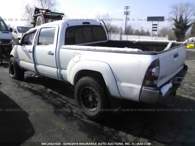 3TMMU4FN3DM053228 - 2013 TOYOTA TACOMA DOUBLE CAB LONG BED WHITE photo 3