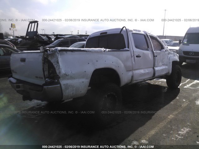 3TMMU4FN3DM053228 - 2013 TOYOTA TACOMA DOUBLE CAB LONG BED WHITE photo 4