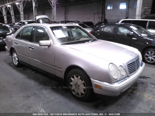 WDBJF65F1WA710478 - 1998 MERCEDES-BENZ E 320 GOLD photo 1