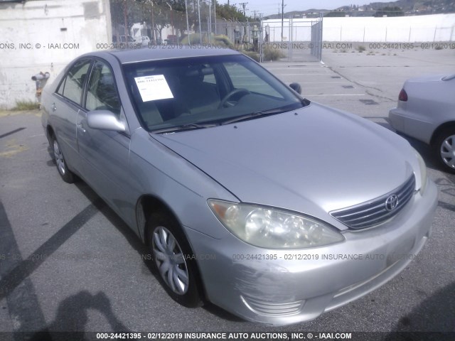 4T1BE32K85U395700 - 2005 TOYOTA CAMRY LE/XLE/SE SILVER photo 1