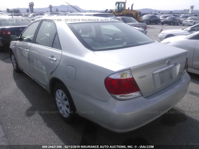 4T1BE32K85U395700 - 2005 TOYOTA CAMRY LE/XLE/SE SILVER photo 3