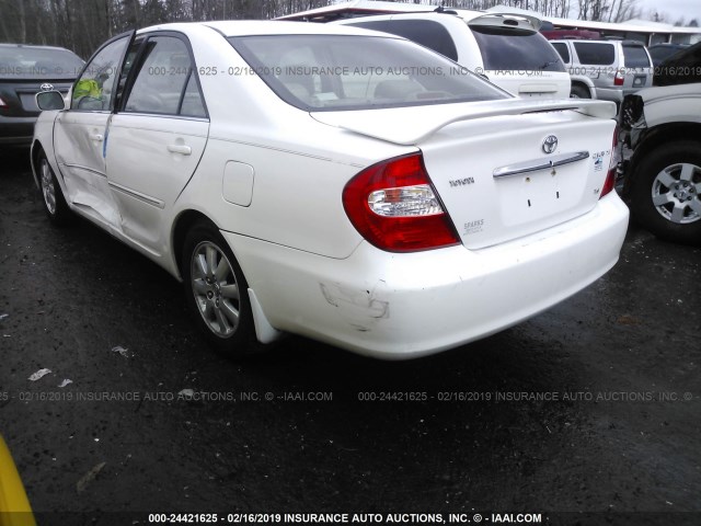 4T1BF30K63U048606 - 2003 TOYOTA CAMRY LE/XLE/SE WHITE photo 3
