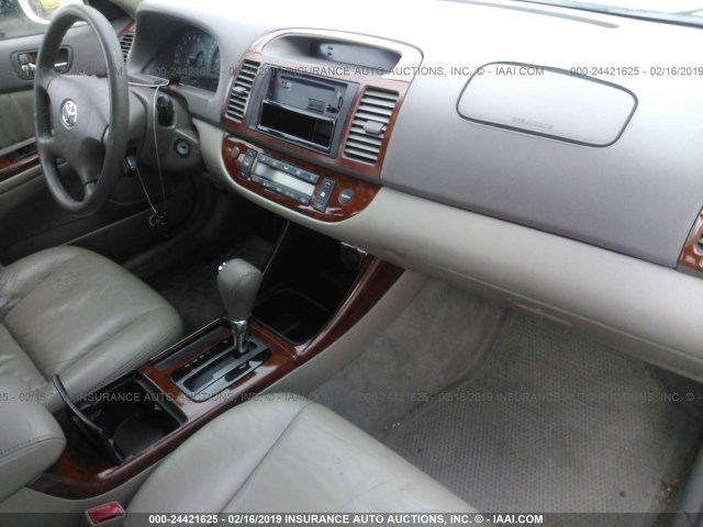 4T1BF30K63U048606 - 2003 TOYOTA CAMRY LE/XLE/SE WHITE photo 5