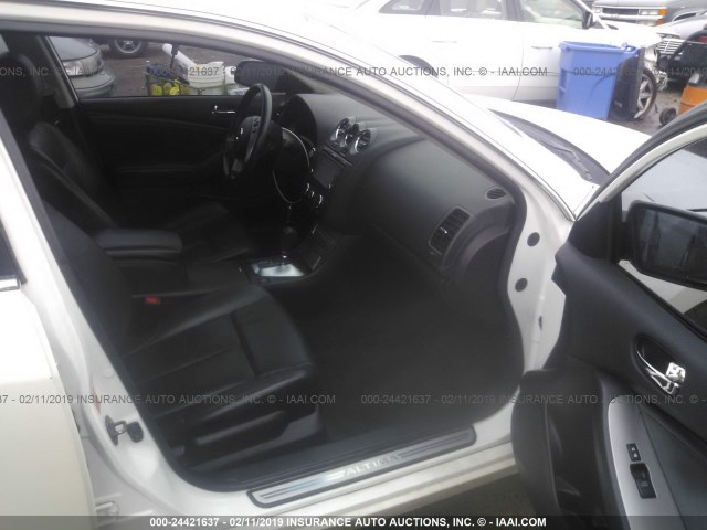 1N4BL21E78N410160 - 2008 NISSAN ALTIMA 3.5SE/3.5SL WHITE photo 5