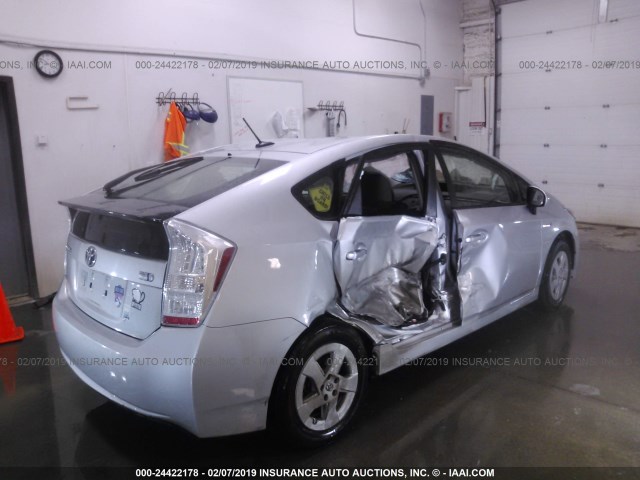 JTDKN3DU5B0273821 - 2011 TOYOTA PRIUS 银色 照片 4