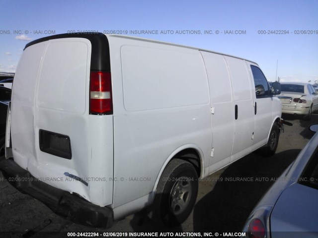 1GCFG15X661158573 - 2006 CHEVROLET EXPRESS G1500  WHITE photo 4