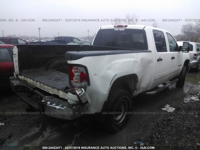 1GTHK23K68F190594 - 2008 GMC SIERRA K2500 HEAVY DUTY WHITE photo 4