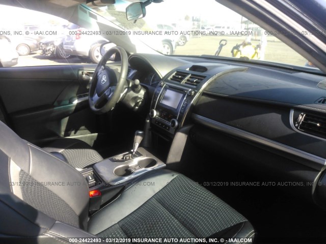 4T1BF1FKXEU835878 - 2014 TOYOTA CAMRY L/SE/LE/XLE BLACK photo 5