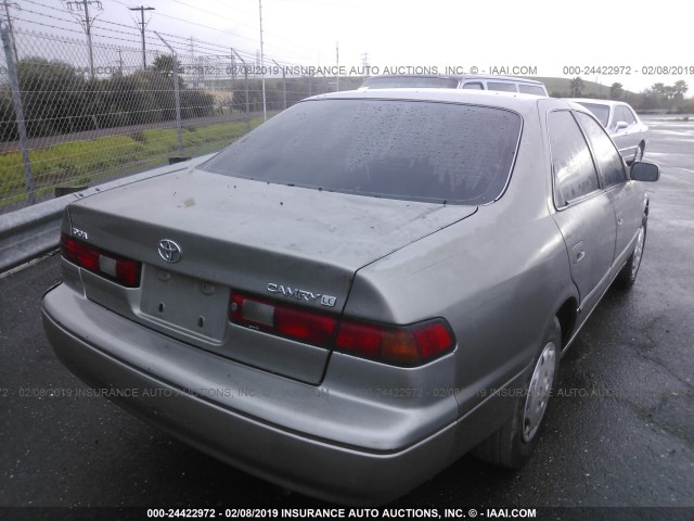 JT2BG22K1V0033586 - 1997 TOYOTA CAMRY LE/XLE GRAY photo 4