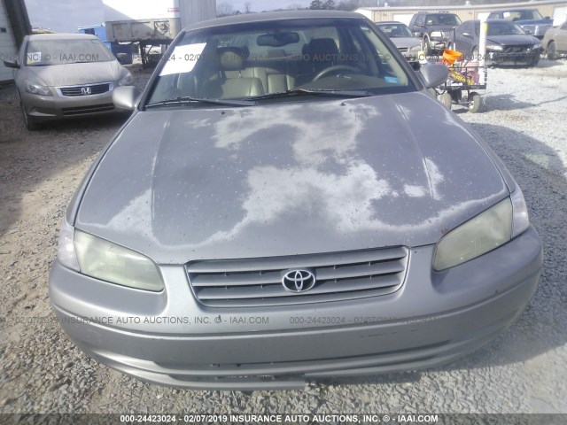 4T1BG22K6VU109413 - 1997 TOYOTA CAMRY CE/LE/XLE GOLD photo 6