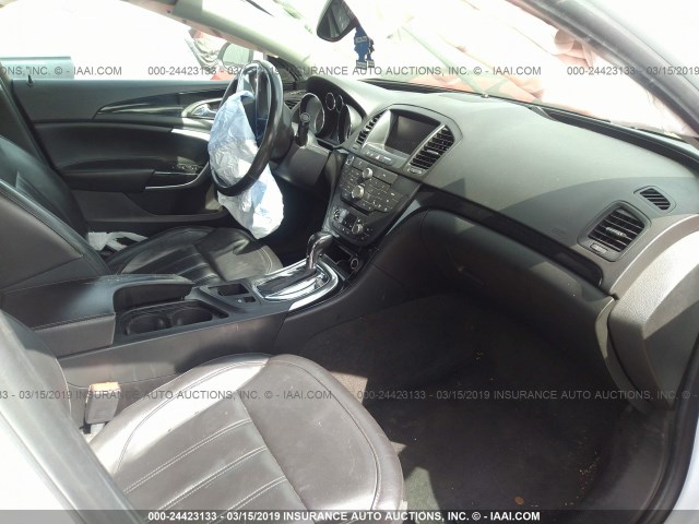 2G4GS5EV6D9177461 - 2013 BUICK REGAL PREMIUM WHITE photo 5