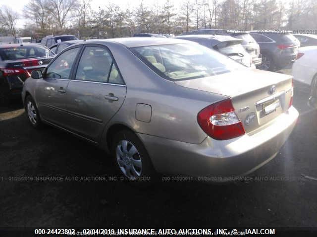 4T1BE32K93U136890 - 2003 TOYOTA CAMRY LE/XLE/SE GOLD photo 3