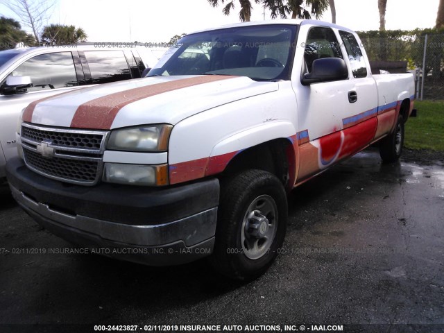 1GCHC29U25E309149 - 2005 CHEVROLET SILVERADO C2500 HEAVY DUTY WHITE photo 2