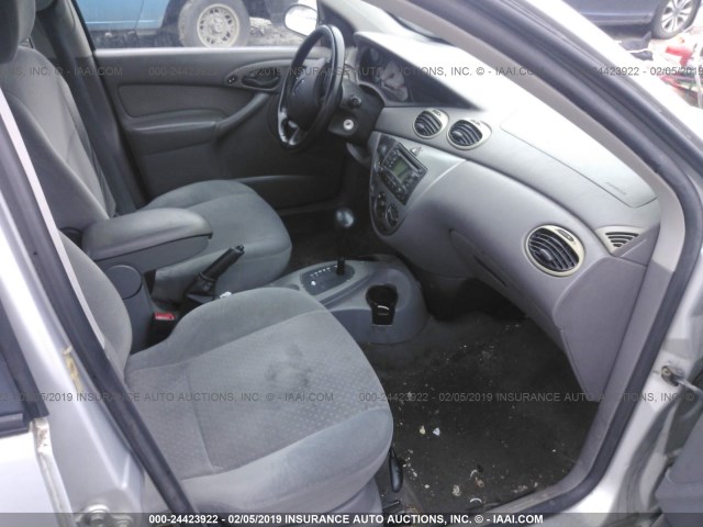 1FAFP38393W174467 - 2003 FORD FOCUS ZTS SILVER photo 5