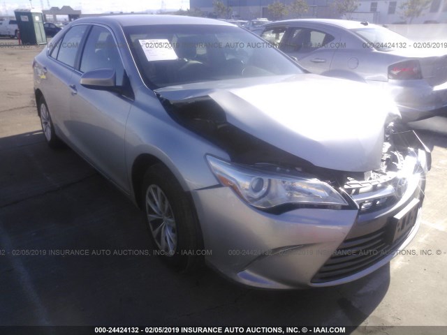 4T4BF1FK0GR526008 - 2016 TOYOTA CAMRY LE/XLE/SE/XSE 银色 照片 1