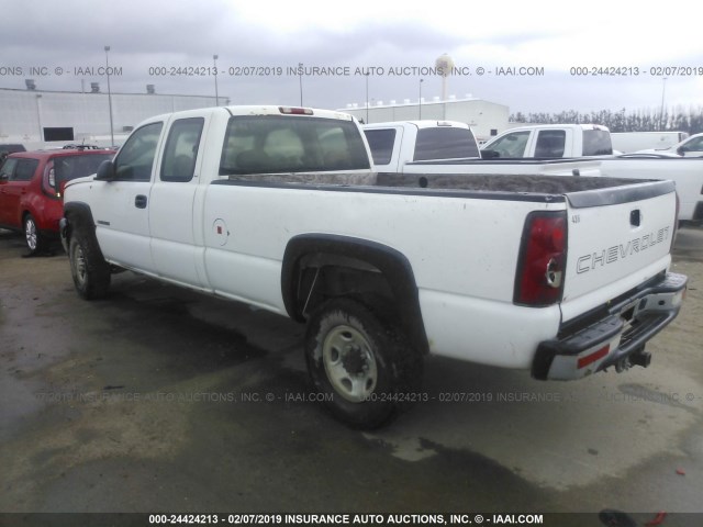 1GCHC29U96E214086 - 2006 CHEVROLET SILVERADO C2500 HEAVY DUTY WHITE photo 3