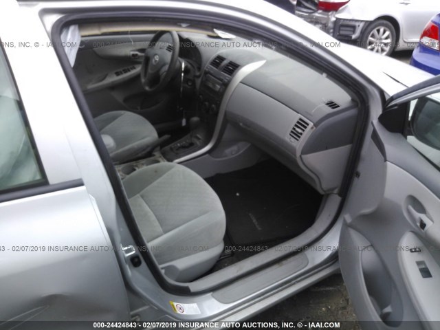 JTDBL40E999027287 - 2009 TOYOTA COROLLA LE/XLE SILVER photo 5