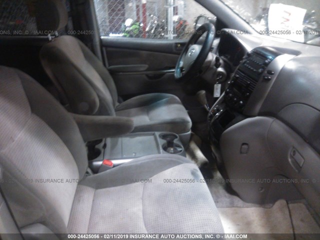 5TDZK23CX8S153884 - 2008 TOYOTA SIENNA CE/LE Pewter photo 5