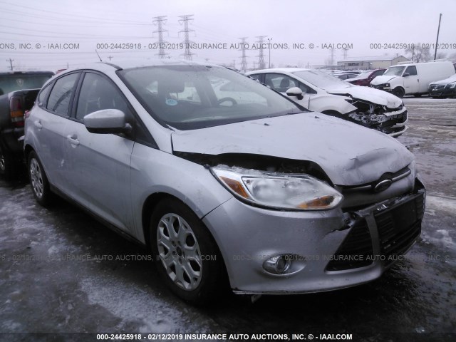 1FAHP3K29CL120919 - 2012 FORD FOCUS SE SILVER photo 1