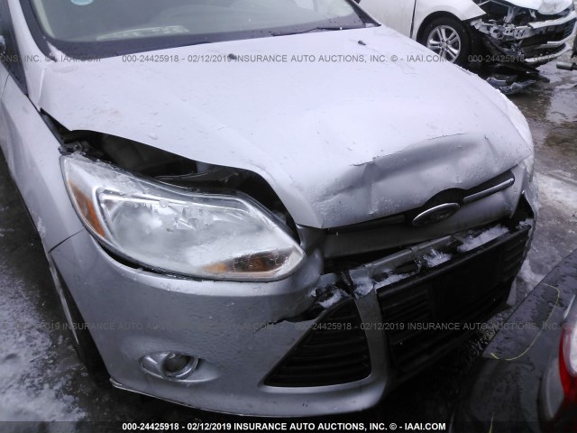 1FAHP3K29CL120919 - 2012 FORD FOCUS SE SILVER photo 6