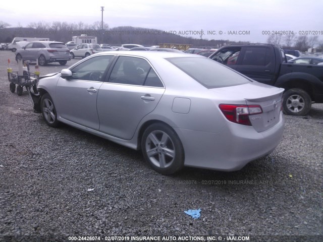 4T1BF1FKXDU284463 - 2013 TOYOTA CAMRY L/SE/LE/XLE 银色 照片 3