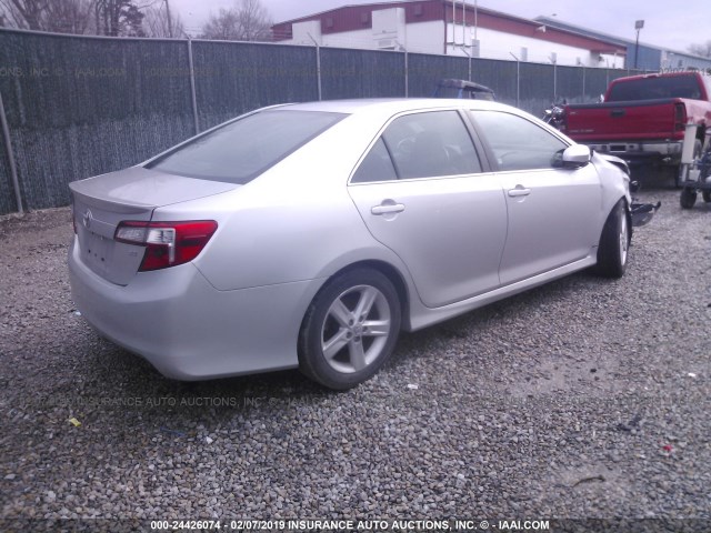 4T1BF1FKXDU284463 - 2013 TOYOTA CAMRY L/SE/LE/XLE 银色 照片 4