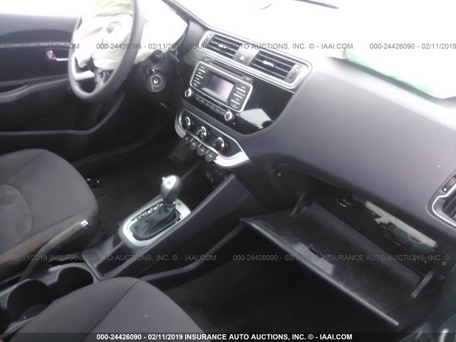 KNADM4A33H6048958 - 2017 KIA RIO LX SILVER photo 5