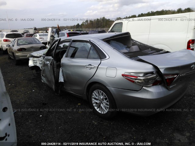 4T1BF1FK8HU369940 - 2017 TOYOTA CAMRY LE/XLE/SE/XSE 银色 照片 3
