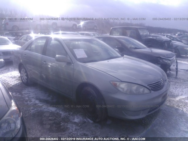 4T1BE32K35U546457 - 2005 TOYOTA CAMRY LE/XLE/SE GREEN photo 1