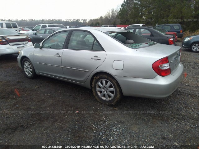 4T1BF30K02U522810 - 2002 TOYOTA CAMRY LE/XLE/SE SILVER photo 3