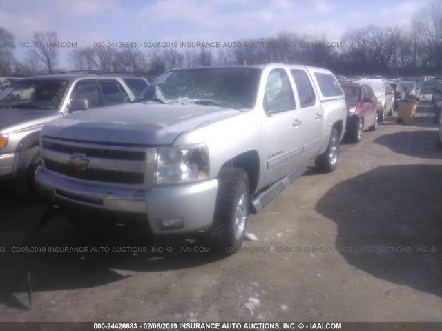 3GCPKSE31BG367883 - 2011 CHEVROLET SILVERADO K1500 LT SILVER photo 2