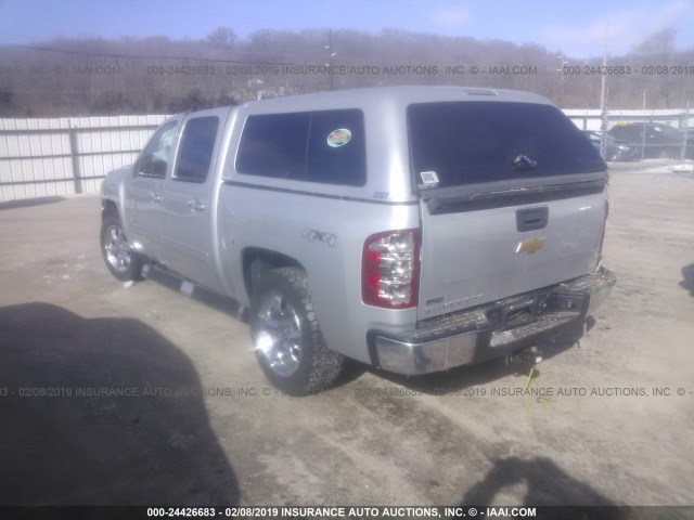 3GCPKSE31BG367883 - 2011 CHEVROLET SILVERADO K1500 LT SILVER photo 3