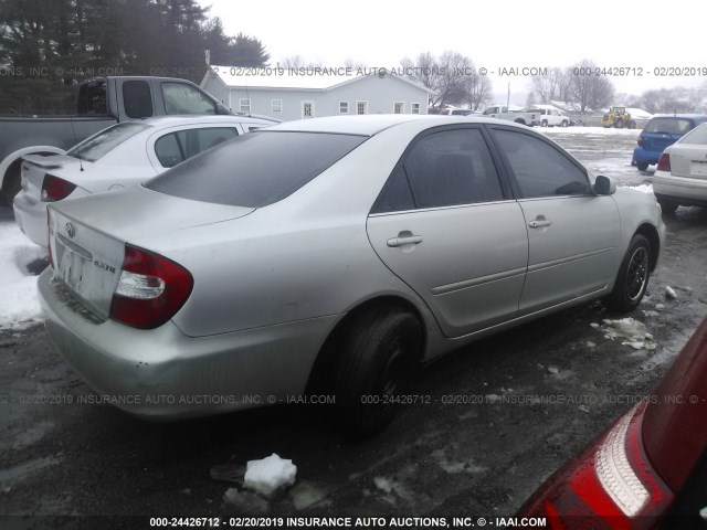 4T1BE32K72U009702 - 2002 TOYOTA CAMRY LE/XLE/SE SILVER photo 4