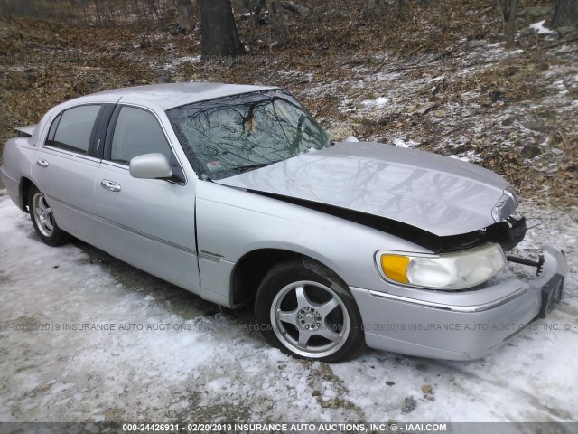 1LNHM85W72Y641374 - 2002 LINCOLN TOWN CAR CARTIER L SILVER photo 1