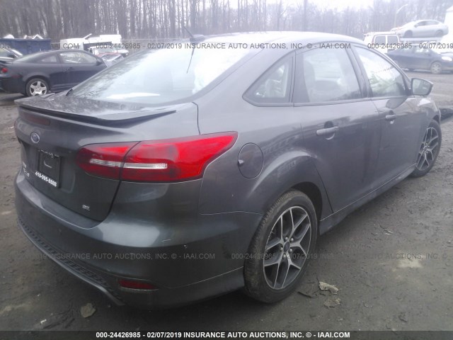 1FADP3F27FL339259 - 2015 FORD FOCUS SE GRAY photo 4