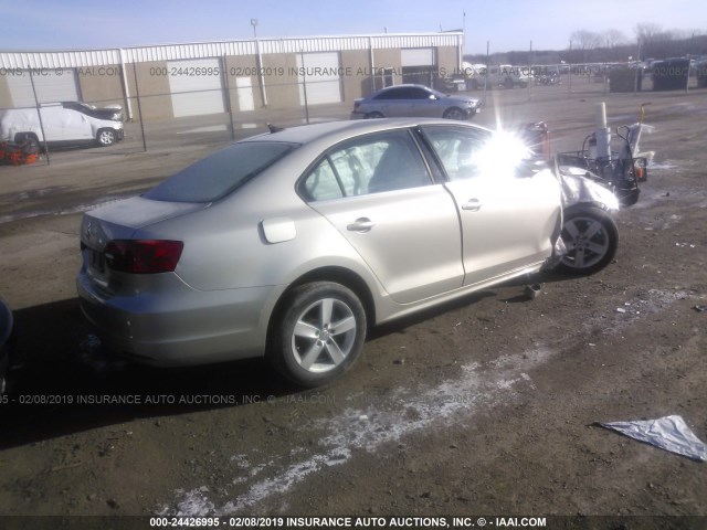 3VWLL7AJ6DM277014 - 2013 VOLKSWAGEN JETTA TDI SILVER photo 4