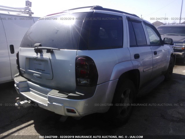 1GNDT13S972132319 - 2007 CHEVROLET TRAILBLAZER LS/LT SILVER photo 4