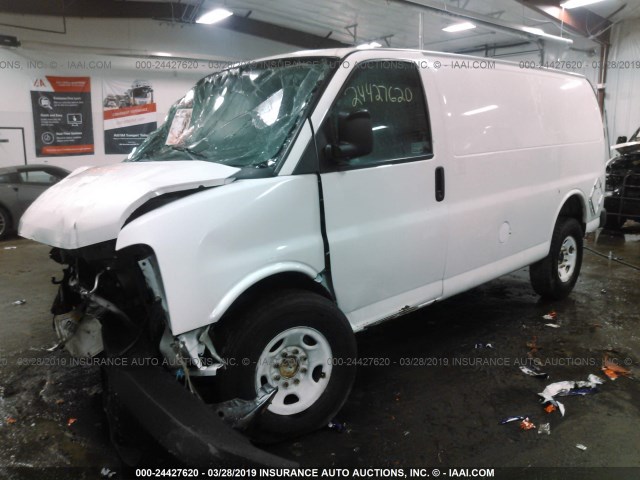 1GTZGFBA9A1161387 - 2010 GMC SAVANA G2500 WHITE photo 2