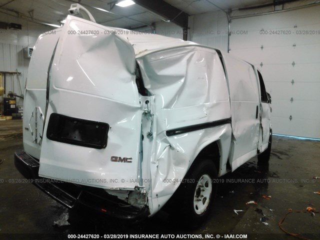 1GTZGFBA9A1161387 - 2010 GMC SAVANA G2500 WHITE photo 4