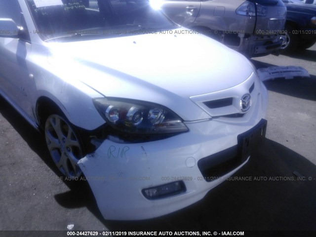 JM1BK344181136810 - 2008 MAZDA 3 HATCHBACK WHITE photo 6