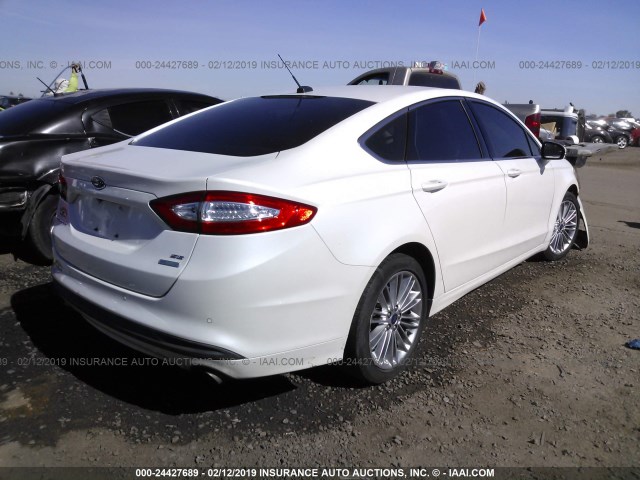 3FA6P0HD4FR226215 - 2015 FORD FUSION SE WHITE photo 4