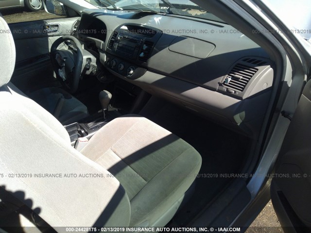 4T1BE32K15U969604 - 2005 TOYOTA CAMRY LE/XLE/SE SILVER photo 5