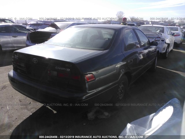 JT2BG22K7V0052014 - 1997 TOYOTA CAMRY LE/XLE Жасыл фото 4
