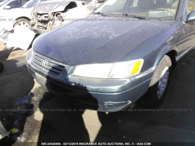 JT2BG22K7V0052014 - 1997 TOYOTA CAMRY LE/XLE Жасыл фото 6