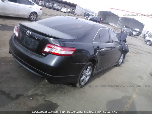 4T1BF3EK6BU146526 - 2011 TOYOTA CAMRY SE/LE/XLE BLACK photo 4