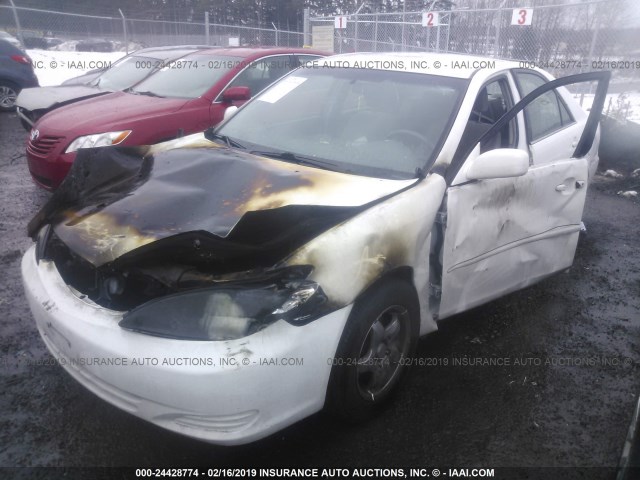 4T1BE32K33U202768 - 2003 TOYOTA CAMRY LE/XLE/SE WHITE photo 2
