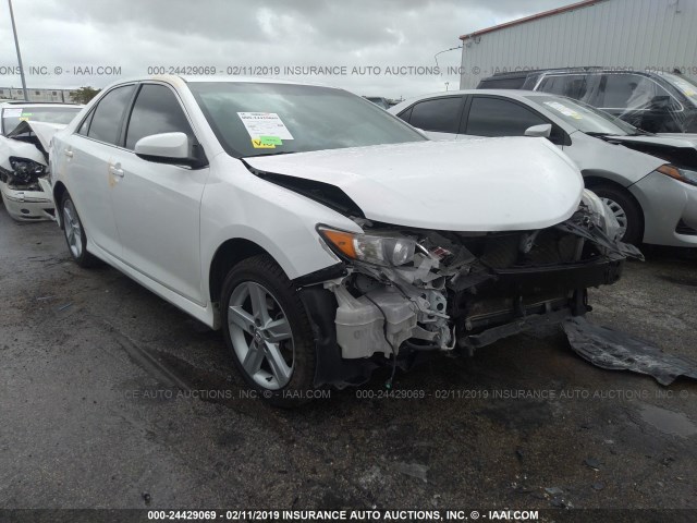 4T1BF1FK4EU417848 - 2014 TOYOTA CAMRY L/SE/LE/XLE 白色 照片 1