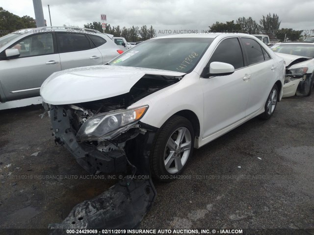 4T1BF1FK4EU417848 - 2014 TOYOTA CAMRY L/SE/LE/XLE 白色 照片 2