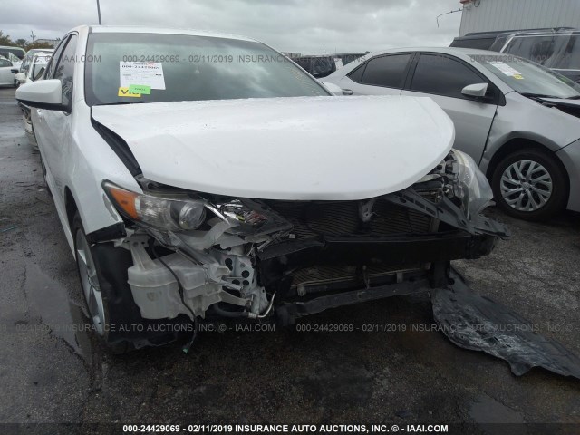 4T1BF1FK4EU417848 - 2014 TOYOTA CAMRY L/SE/LE/XLE 白色 照片 6